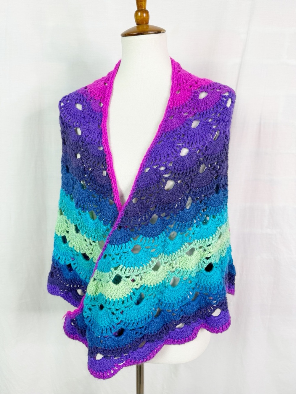 Vintage Handmade Pink Purple Crochet Scarf Scallop Shell Design